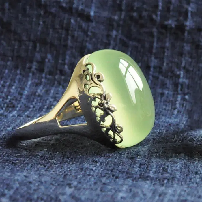 SNew silver original inlaid green crystal ring female models Chinese retro atmosphere pigeon egg light luxury women's ring gift
SNew silver original inlaid green crystal ring female models Chinese retro atmosphere pigeon egg light luxury women's ring gift