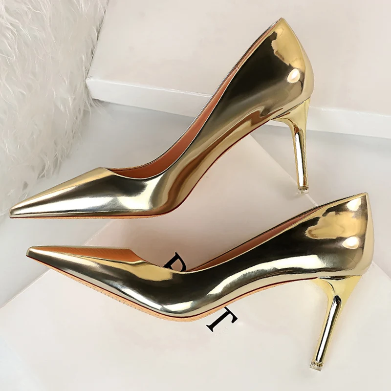 2022 Fashion Women Patent Leather 7.5cm 10.5cm High Heels Lady Stiletto Low Heels Quality Fetish Prom Pumps Wedding Bridal Shoes
2022 Fashion Women Patent Leather 7.5cm 10.5cm High Heels Lady Stiletto Low Heels Quality Fetish Prom Pumps Wedding Bridal Shoes