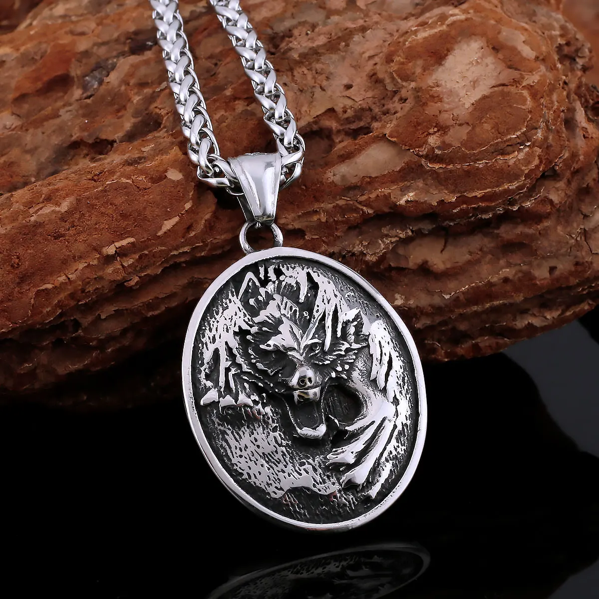 

Men's Viking Stainless Steel Never Fade Wolf Head Necklace Vintage Fashion Hip Hop Animal Pendant Scandinavian Amulet Jewelry