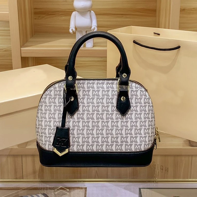 luxurious Fashion Printing Shoulder Bag Large Capacity All-match Small Shell Bag Large Capacity Handbag Casual Versatile Items 
luxurious Fashion Printing Shoulder Bag Large Capacity All-match Small Shell Bag Large Capacity Handbag Casual Versatile Items