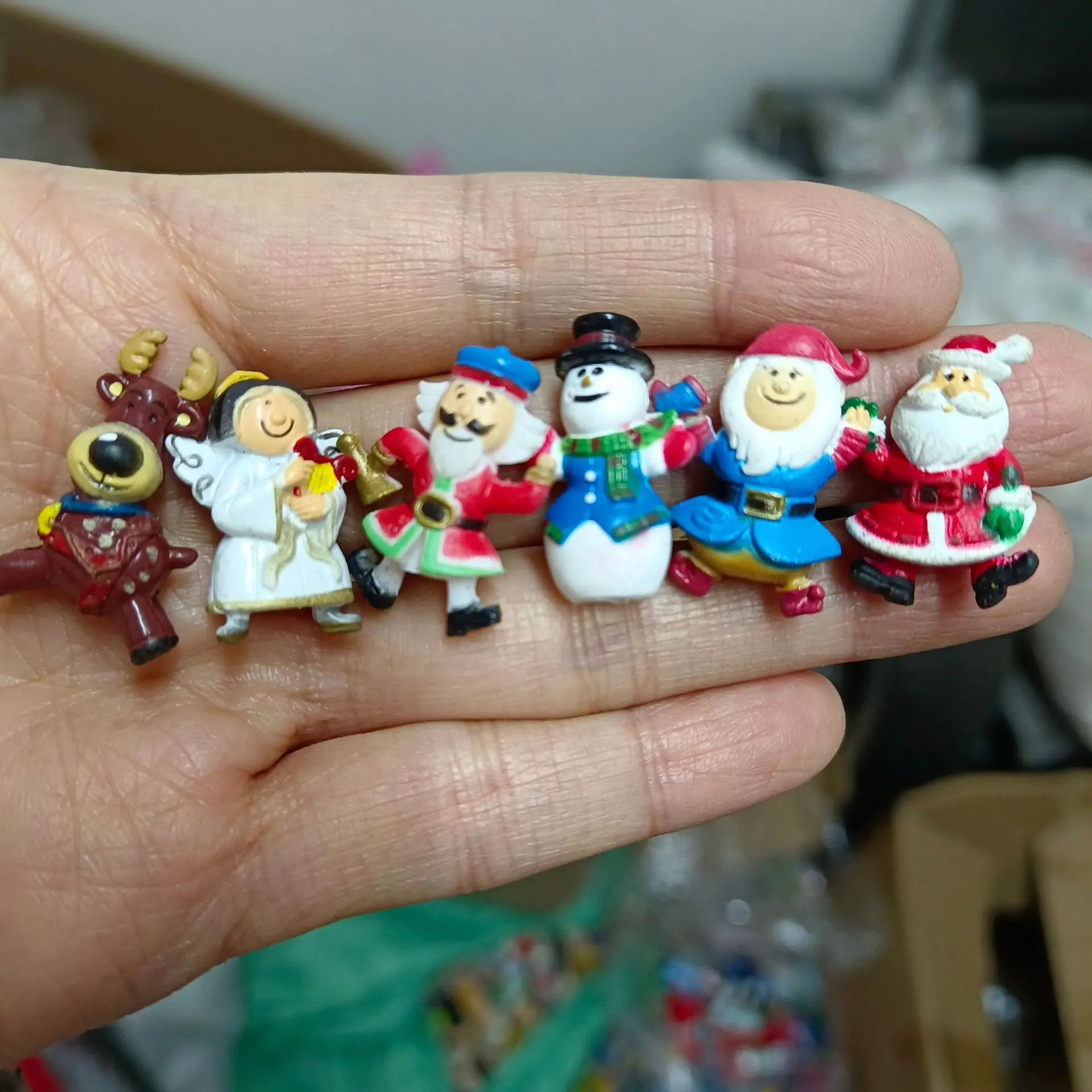 100pcs/lot Christmas Little Figures Snowman Santa Claus 2.5cm Kids Toys Birthday Gift Home Decor
100pcs/lot Christmas Little Figures Snowman Santa Claus 2.5cm Kids Toys Birthday Gift Home Decor