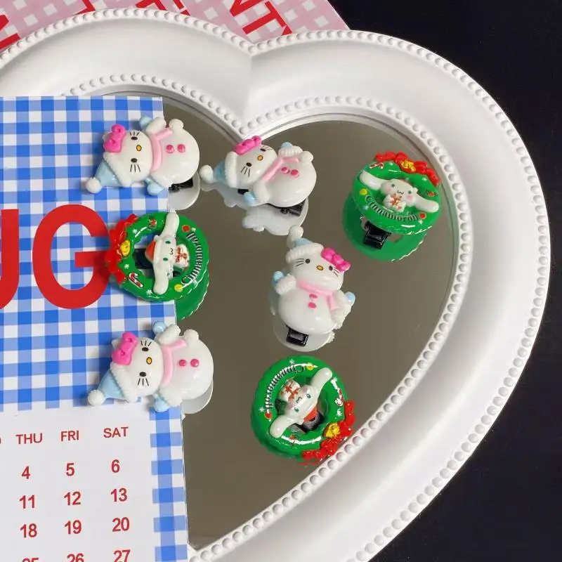 Kawaii Sanrio, Hello Kitty Cinnamoroll, мультфильм, Рождественская серия, Шпилька для волос, с боковым зажимом, милый изысканный головной убор, подарок
Kawaii Sanrio, Hello Kitty Cinnamoroll, мультфильм, Рождественская серия, Шпилька для волос, с боковым зажимом, милый изысканный головной убор, подарок