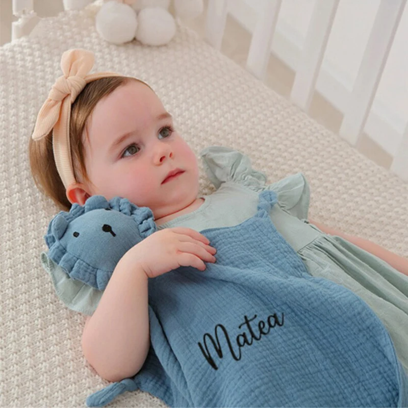 Name Personalized Muslin Cotton Soother Towel Bib Baby Comforter Blanket Infant Kids Sleeping Dolls for Children Baby products
Name Personalized Muslin Cotton Soother Towel Bib Baby Comforter Blanket Infant Kids Sleeping Dolls for Children Baby products