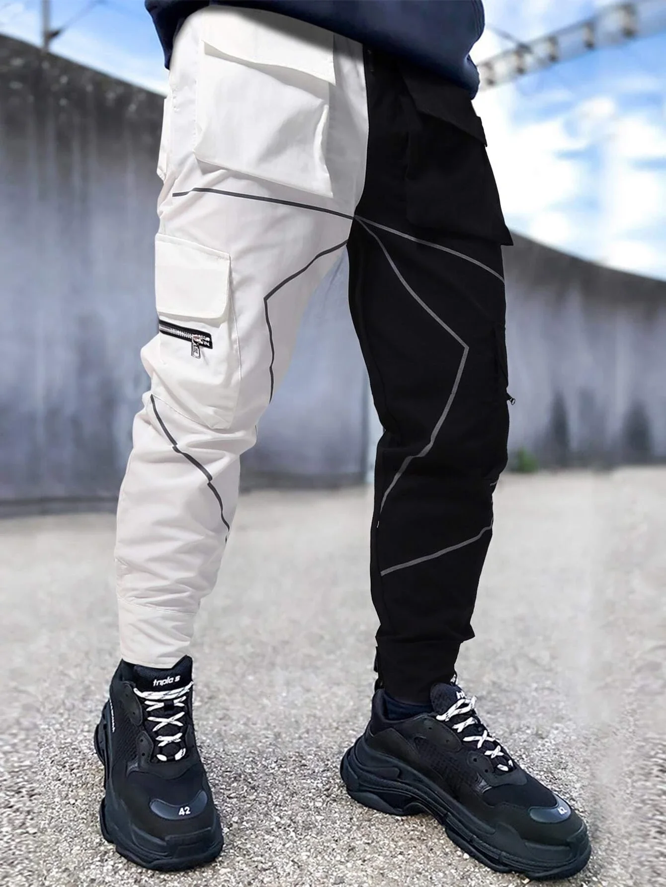 Men Reflective Binding Two Tone Flap Pocket Cargo Pants
Men Reflective Binding Two Tone Flap Pocket Cargo Pants