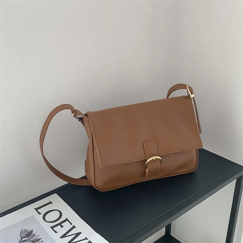 Luxury Fashion Ladies Large Capacity Lock Shoulder Messenger Bag Casual Adjustable Shoulder Strap Dating Shopping Baguette Bag
Luxury Fashion Ladies Large Capacity Lock Shoulder Messenger Bag Casual Adjustable Shoulder Strap Dating Shopping Baguette Bag