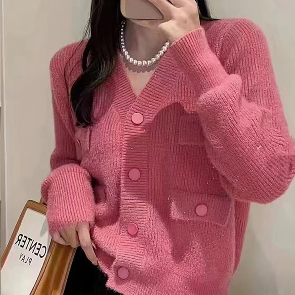 Spring V-neck knitted cardigan women's new Korean version of the loose hundred with sweater tide
Spring V-neck knitted cardigan women's new Korean version of the loose hundred with sweater tide