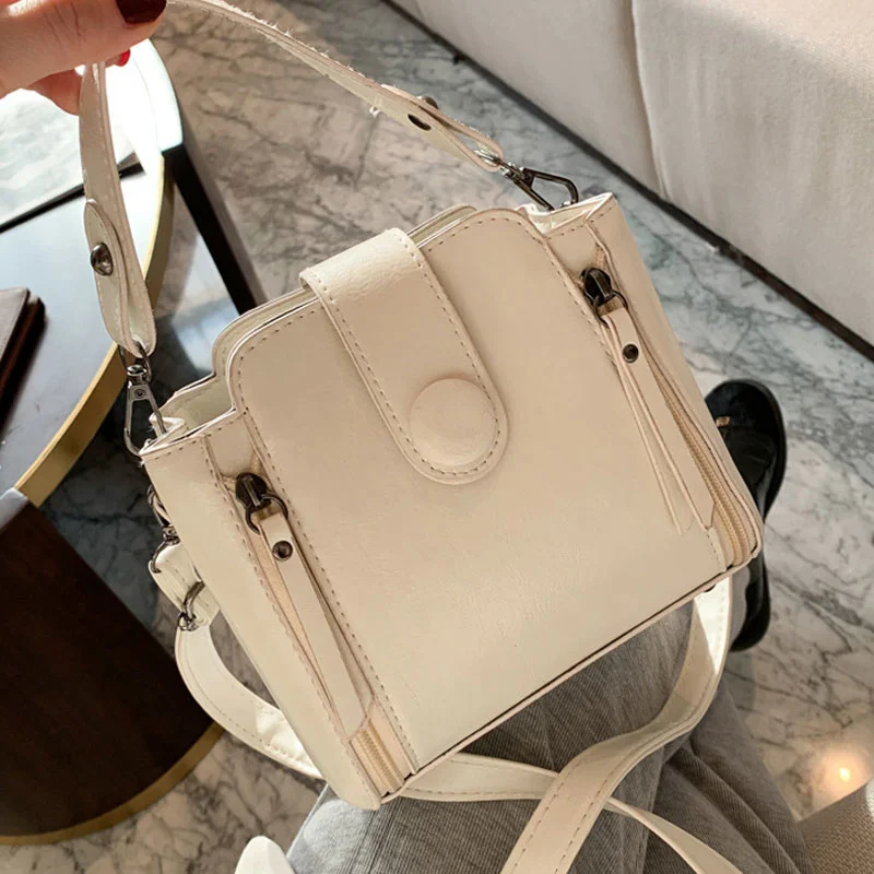 Small Capacity Handbag for Women 2023 Retro Bucket Bag Famale Wide Strap Shoulder Bag Pure Color Ladies Crossbody Bag
Small Capacity Handbag for Women 2023 Retro Bucket Bag Famale Wide Strap Shoulder Bag Pure Color Ladies Crossbody Bag