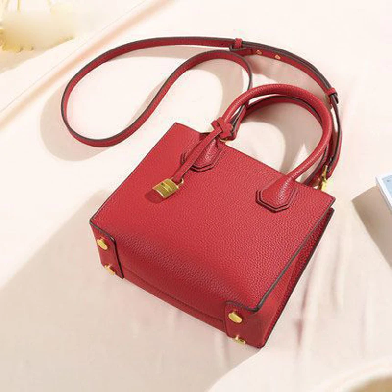 New Tote Bag First Layer Cowhide Leather Women's Bag Internet Celebrity Lock Head Bag Portable Shoulder Messenger Bag 2022
New Tote Bag First Layer Cowhide Leather Women's Bag Internet Celebrity Lock Head Bag Portable Shoulder Messenger Bag 2022
