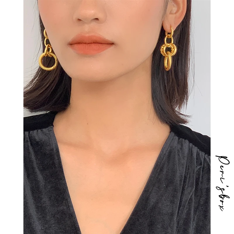 Peri'sBox 4 Circles Link Twisted Hanging Earrings Double Decker Huggie Drop Earrings Large Trendy Vintage Dangle Earrings
Peri'sBox 4 Circles Link Twisted Hanging Earrings Double Decker Huggie Drop Earrings Large Trendy Vintage Dangle Earrings