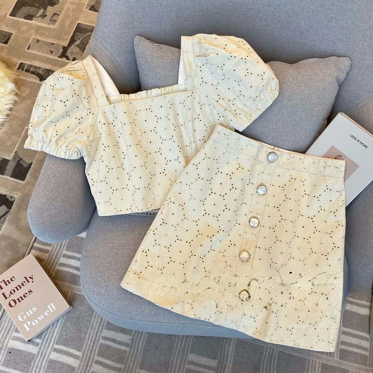 Women Summer Two 2 Piece Set Korean Style Elegant Puff Sleeve Square Collar Short Tops and High Waist Fashion Mini Skirt C10
Women Summer Two 2 Piece Set Korean Style Elegant Puff Sleeve Square Collar Short Tops and High Waist Fashion Mini Skirt C10