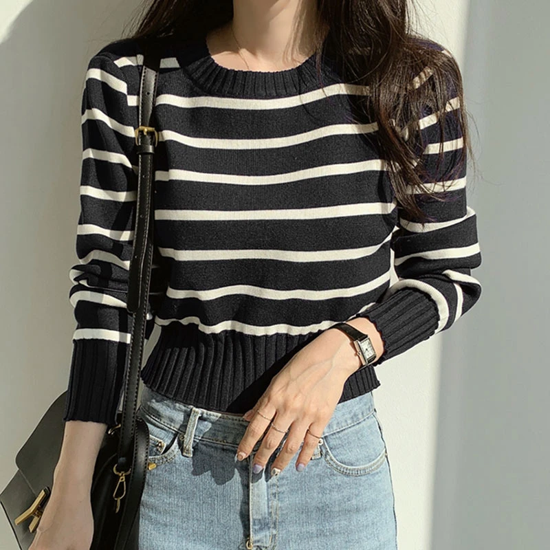 Harajuku Chic Women's Sweater Autumn Retro O Neck Contrast Color Striped Slim All-match Long Sleeve Pullover Knitted Short Tops 
Harajuku Chic Women's Sweater Autumn Retro O Neck Contrast Color Striped Slim All-match Long Sleeve Pullover Knitted Short Tops