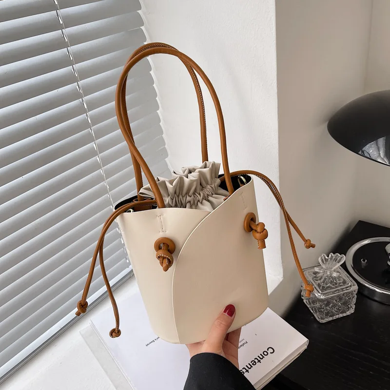 New Fashion Bucket Handbags For Women 2022 Designer Luxury PU Leather Crossbody Bag Female Messenger Shoulder Bag Bolsa Feminina
New Fashion Bucket Handbags For Women 2022 Designer Luxury PU Leather Crossbody Bag Female Messenger Shoulder Bag Bolsa Feminina