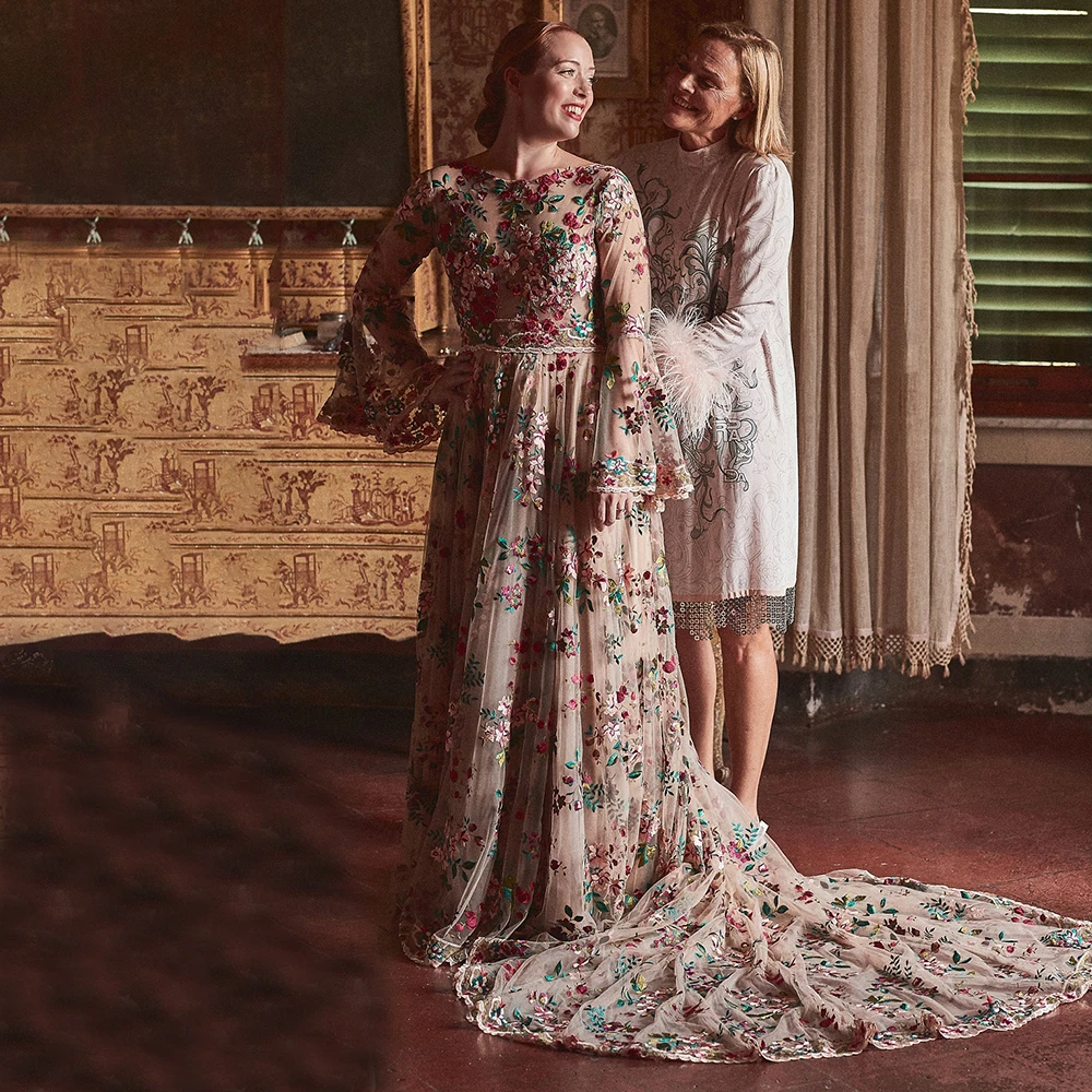 Floral Embroidered Dress A Line Long Bell Sleeves Custom Made Backless Boho Boat Neck Lace Sheer Tulle Colorful Bridal Gowns
Floral Embroidered Dress A Line Long Bell Sleeves Custom Made Backless Boho Boat Neck Lace Sheer Tulle Colorful Bridal Gowns