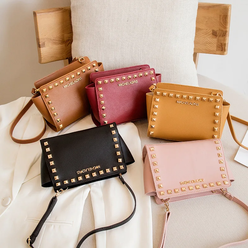 Новинка весна-лето 2022, новая модная нишевая женская сумка с заклепками, сумка через плечо, сумка-мессенджер, женская сумка, сумки через плечо...
Новинка весна-лето 2022, новая модная нишевая женская сумка с заклепками, сумка через плечо, сумка-мессенджер, женская сумка, сумки через плечо...
