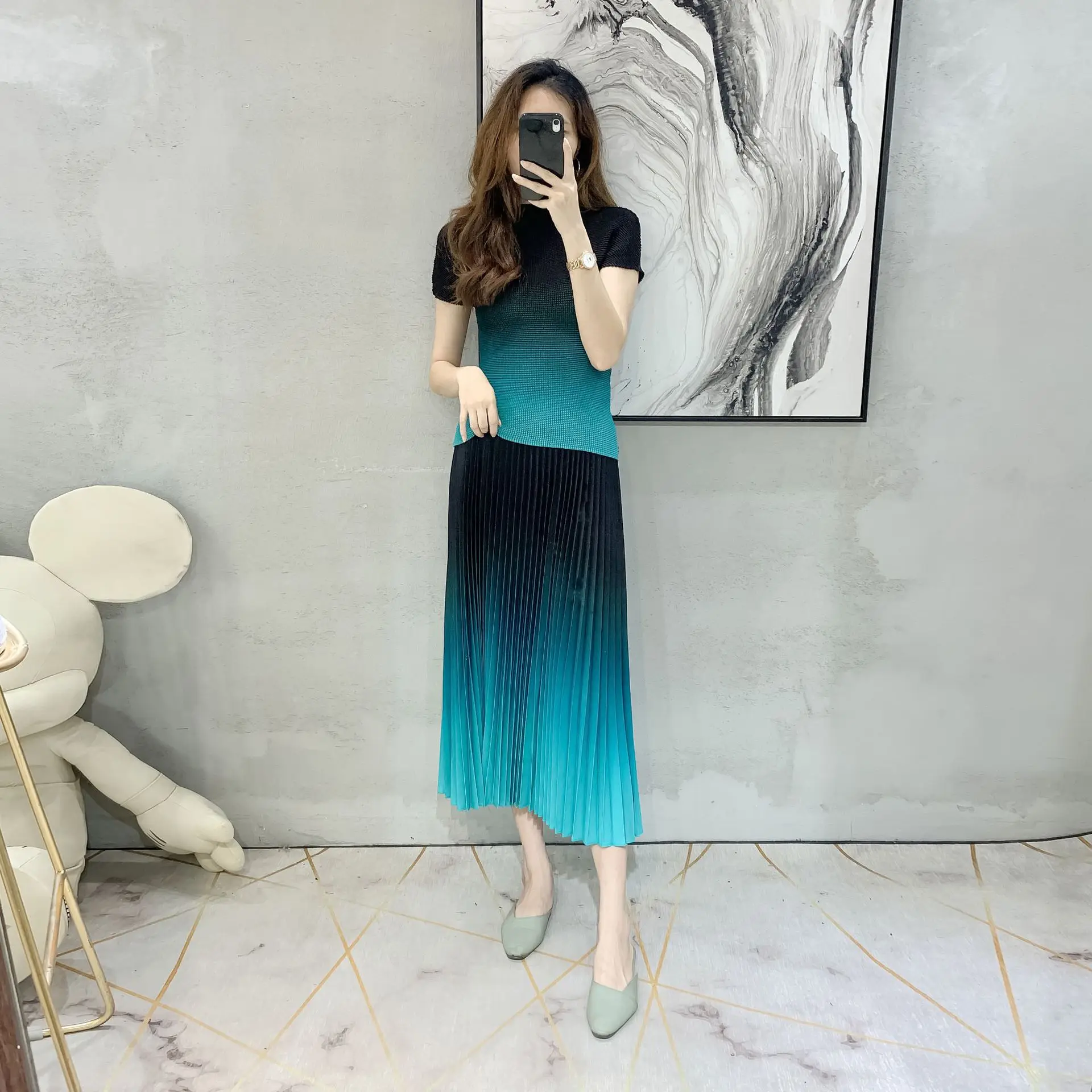 Женский плиссированный костюм миаке, универсальный летний костюм с круглым вырезом и коротким рукавом 
Женский плиссированный костюм миаке, универсальный летний костюм с круглым вырезом и коротким рукавом