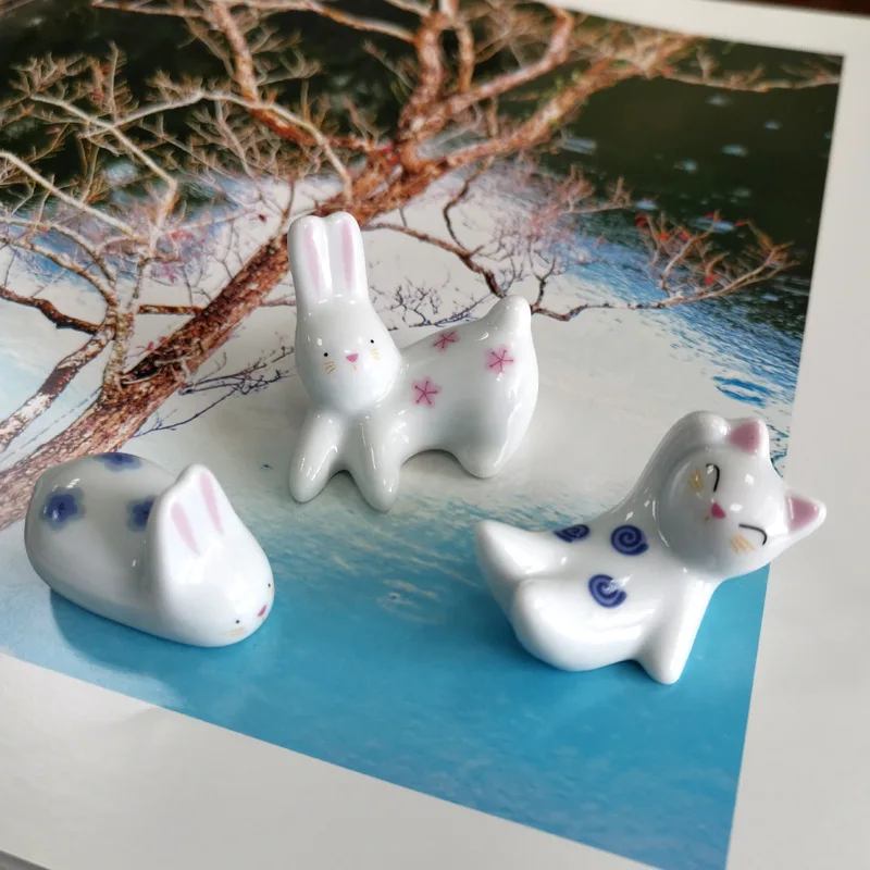 Japanese Groceries Chopsticks Holder Fashion Spray Painting Ceramic Tableware Ornaments Cat Rabbit Shape Handmade Kitchen Gadget
Japanese Groceries Chopsticks Holder Fashion Spray Painting Ceramic Tableware Ornaments Cat Rabbit Shape Handmade Kitchen Gadget