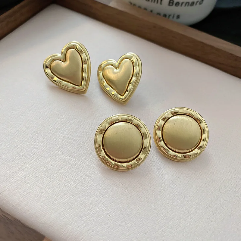 New Arrival Gold Color Metal Heart Round Button Stud Earrings For Women Vintage Jewelry Pendientes Oorbellen Wholesale
New Arrival Gold Color Metal Heart Round Button Stud Earrings For Women Vintage Jewelry Pendientes Oorbellen Wholesale