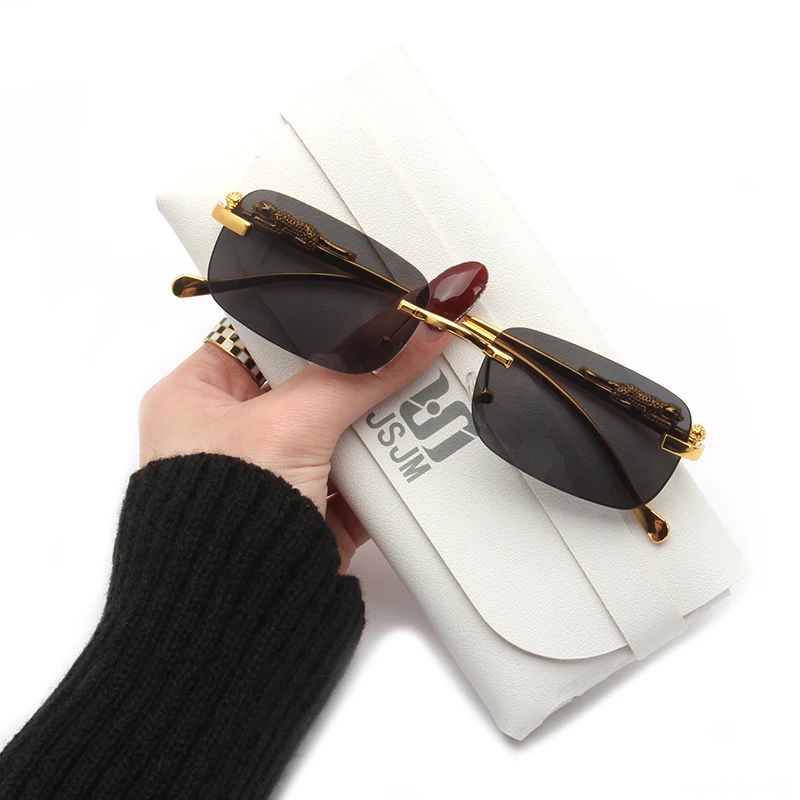 Vintage Fashion 2022 New Sunglasses Rimless Frameless Rectangle Shades Gradient UV400 Summer Traveling Sun Glasses For Women
Vintage Fashion 2022 New Sunglasses Rimless Frameless Rectangle Shades Gradient UV400 Summer Traveling Sun Glasses For Women