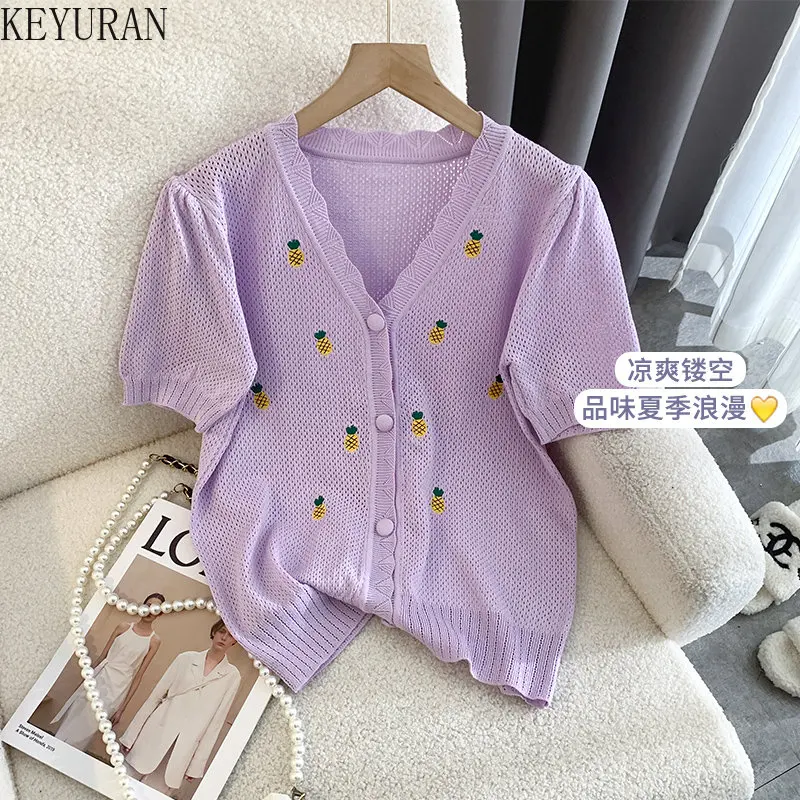 2023 Summer Short Sleeve Sweater Knitted Cardigan Women 2023 New Vintage V-neck Pineapple Embroidery Chic Cropped Knitwear Tops
2023 Summer Short Sleeve Sweater Knitted Cardigan Women 2023 New Vintage V-neck Pineapple Embroidery Chic Cropped Knitwear Tops