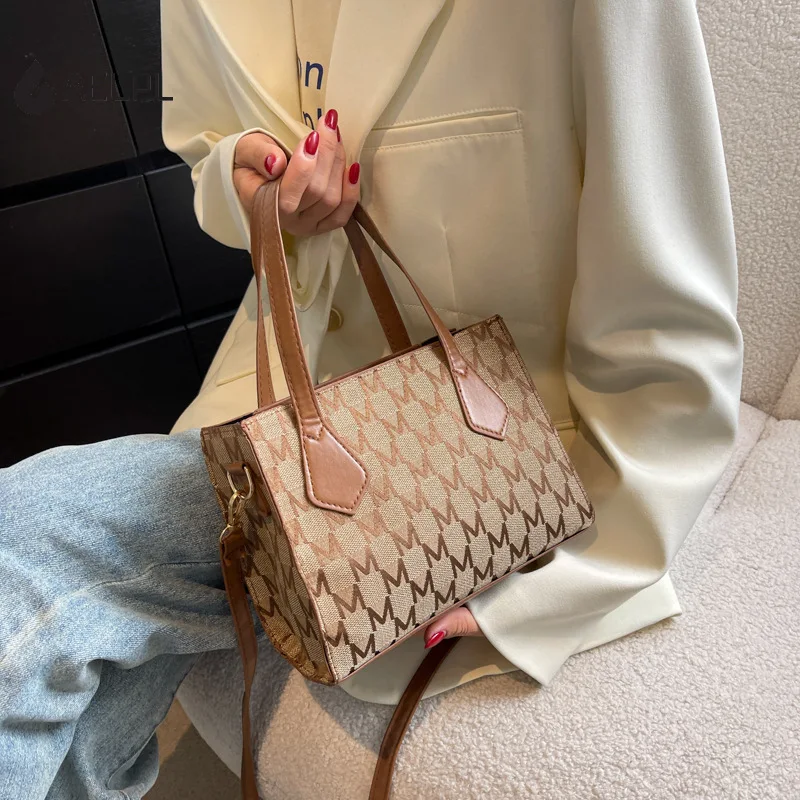 Retro Plaid Crossbody Handbag Totes Women Casual PU Leather Shoulder Purse Female Portable Travel Messenger Top-handle Bag 2022
Retro Plaid Crossbody Handbag Totes Women Casual PU Leather Shoulder Purse Female Portable Travel Messenger Top-handle Bag 2022
