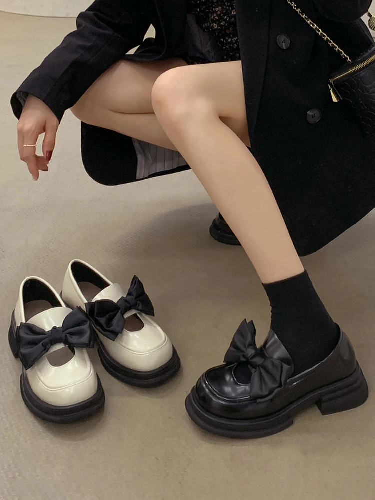 Women's Shoes, Lucky Shoes, Spring 2023 New Fashion Bow Thick Heel Anti-skid Leather Shoes
Women's Shoes, Lucky Shoes, Spring 2023 New Fashion Bow Thick Heel Anti-skid Leather Shoes