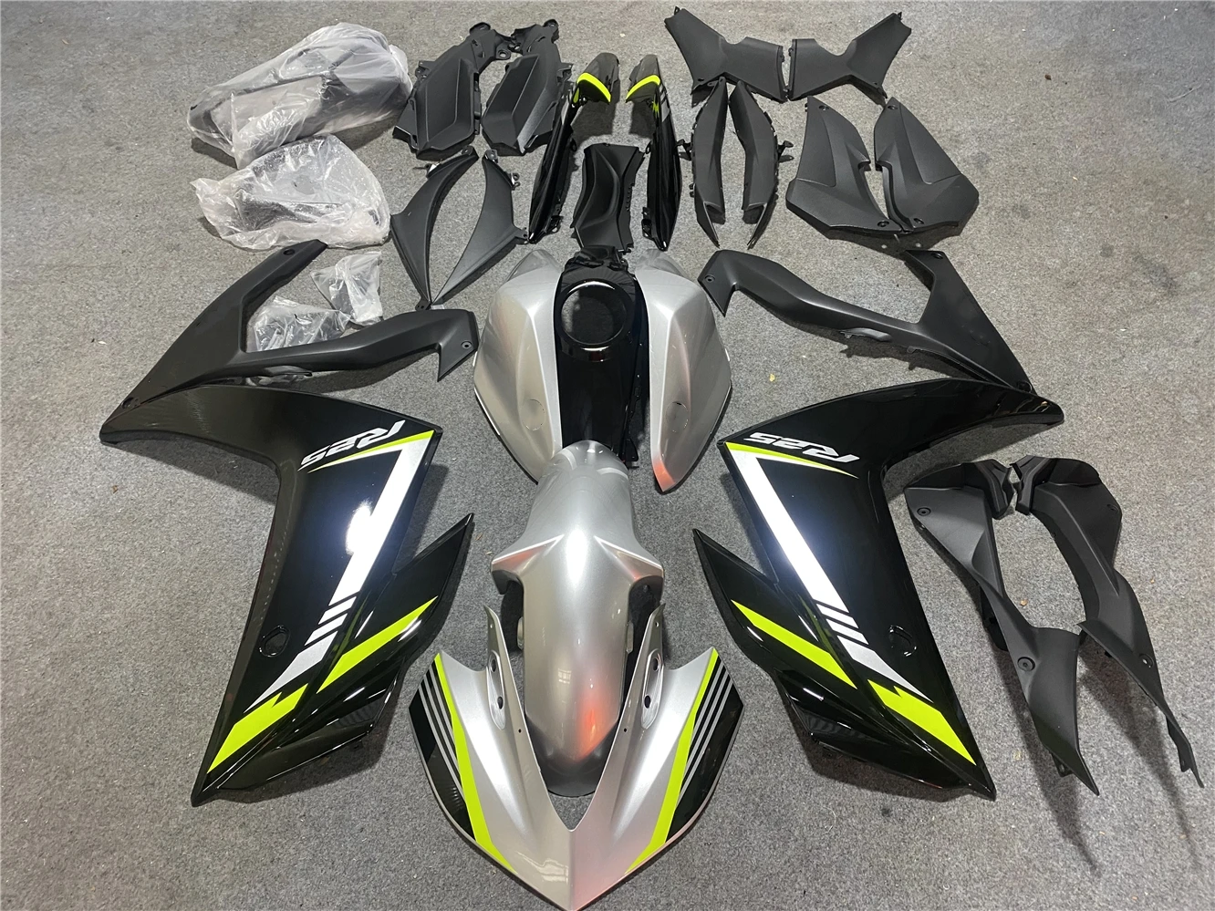 Motorcycle Fairing Kit Yamaha R25 15-18 Years R3 2015 2016 2017 2018 Fairing Silver Fluorescent Yellow Black
Motorcycle Fairing Kit Yamaha R25 15-18 Years R3 2015 2016 2017 2018 Fairing Silver Fluorescent Yellow Black