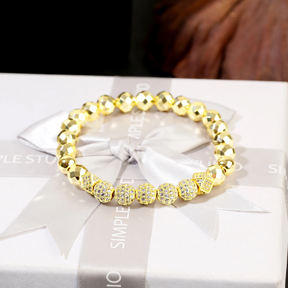 Gold Color Luxury Charms Bracelet For Men Women Inlaid Cubic Zirconia Red Green Natural Stone Beaded Bracelets Jewelry Bangles
Gold Color Luxury Charms Bracelet For Men Women Inlaid Cubic Zirconia Red Green Natural Stone Beaded Bracelets Jewelry Bangles