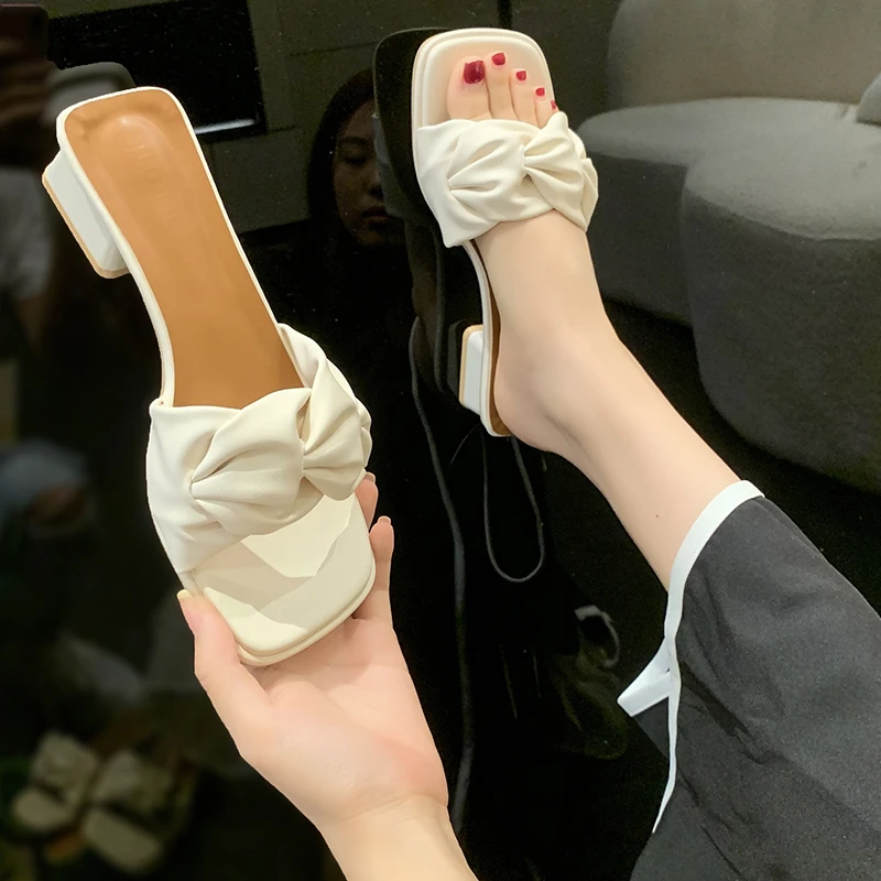 Loafers Rubber Flip Flops Med Shoes Woman 2022 Female Slippers Butterfly-Knot Square heel Hawaiian New Summer Block Soft Slides
Loafers Rubber Flip Flops Med Shoes Woman 2022 Female Slippers Butterfly-Knot Square heel Hawaiian New Summer Block Soft Slides