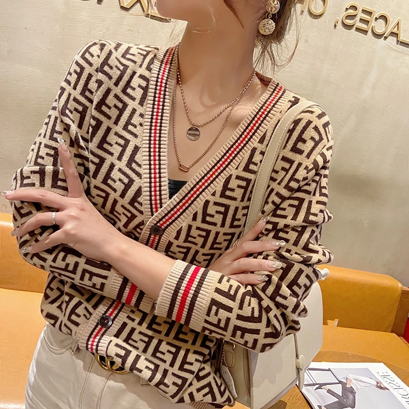 Women V Neck Knitted Cardigan Sweater Vintage Fashion Trend Long Sleeve Sweater Coat Women's Knitted Cardigan Top Casual Sweater
Women V Neck Knitted Cardigan Sweater Vintage Fashion Trend Long Sleeve Sweater Coat Women's Knitted Cardigan Top Casual Sweater