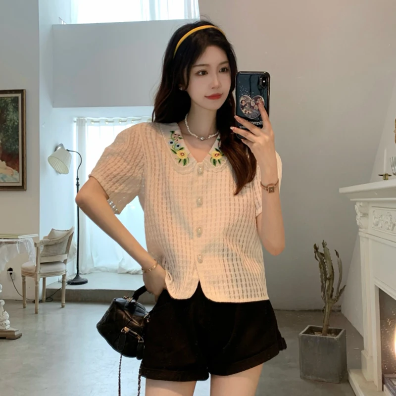 2023 New Blouse Large Size Short Sleeve Women's Design Feeling Loose Embroidery Doll Collar Summer Free Shipping
2023 New Blouse Large Size Short Sleeve Women's Design Feeling Loose Embroidery Doll Collar Summer Free Shipping