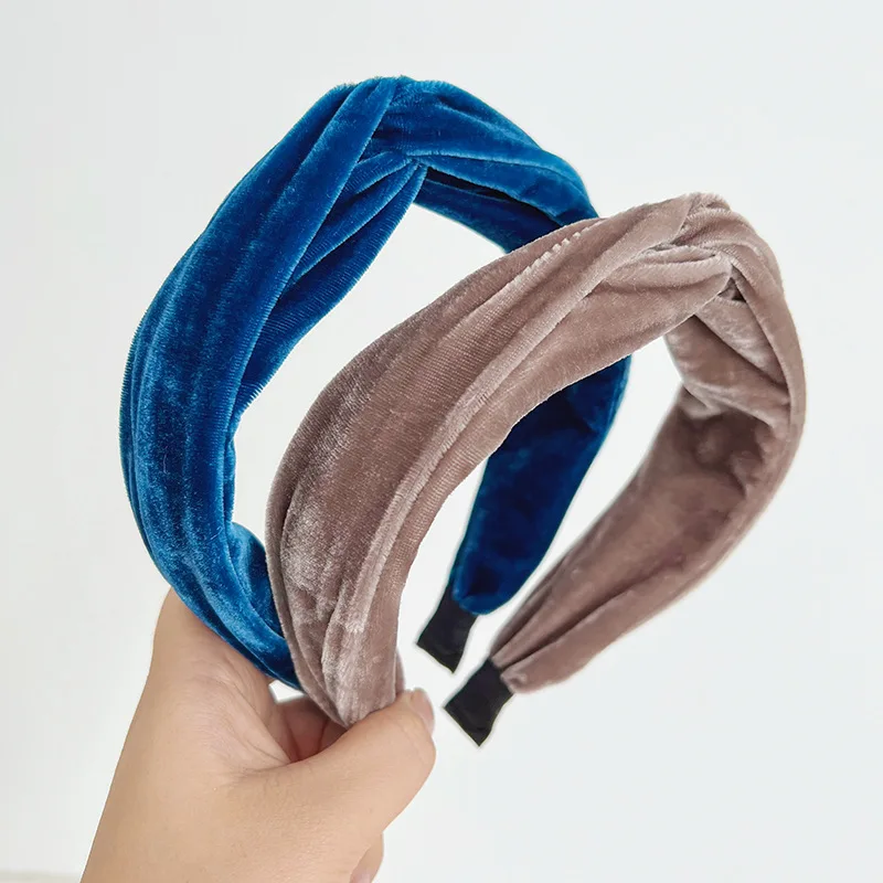 Autumn and Winter New Velvet Crossed Headband Solid Color Retro Simple Hairpin Fabric Hair Band Wide Headbands for Women
Autumn and Winter New Velvet Crossed Headband Solid Color Retro Simple Hairpin Fabric Hair Band Wide Headbands for Women