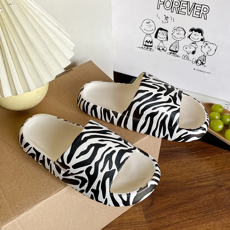 2022 NEW WomenBreathable Cool Beach Sandals Flip Flops Fish Mouth Men Women Slippers Lightweight Graffiti Slippers Women
2022 NEW WomenBreathable Cool Beach Sandals Flip Flops Fish Mouth Men Women Slippers Lightweight Graffiti Slippers Women