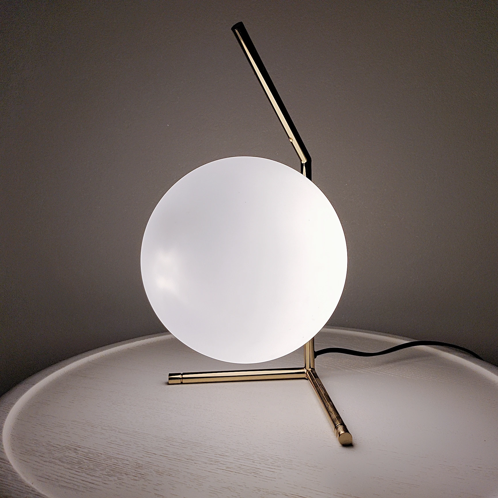 Contemporary Moon Shaped LED Table Lamp Creative Living Room Bedroom Bedside Decorative Luminaire Easy Installation
Contemporary Moon Shaped LED Table Lamp Creative Living Room Bedroom Bedside Decorative Luminaire Easy Installation