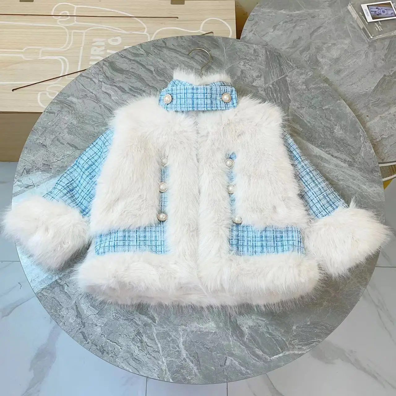 Designer children's winter girls' coat fur material 2022 new Korean luxury winter children's plush warm coat 
Designer children's winter girls' coat fur material 2022 new Korean luxury winter children's plush warm coat