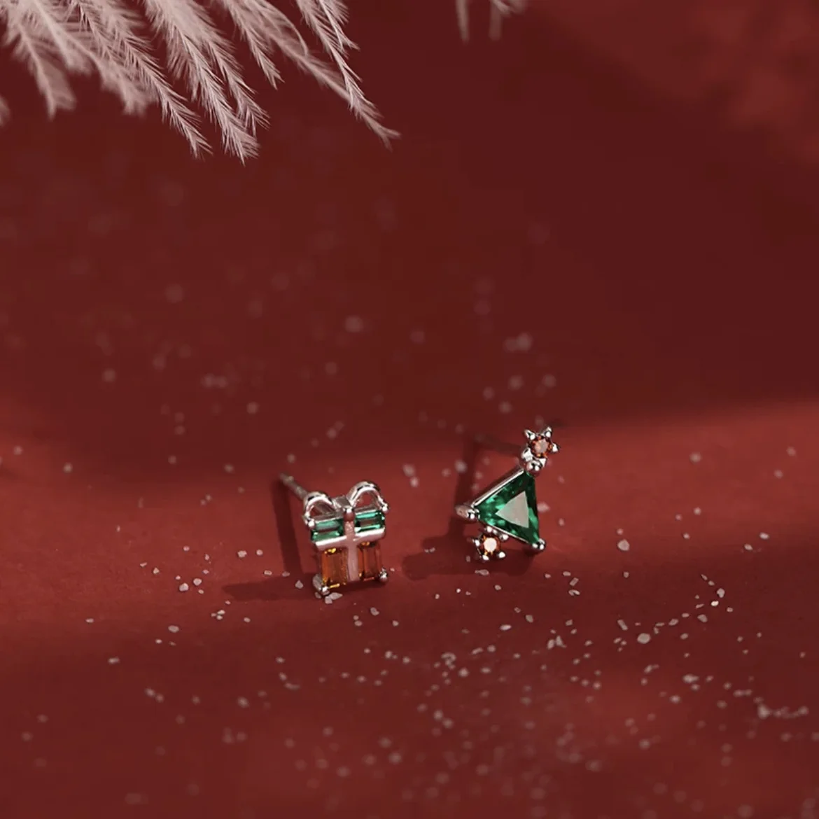 925 Silver Needle Asymmetric Christmas Earrings Simple Niche Design Earrings Small Fresh Forest Earrings
925 Silver Needle Asymmetric Christmas Earrings Simple Niche Design Earrings Small Fresh Forest Earrings