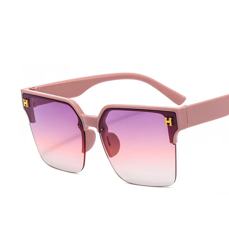 Женские солнцезащитные очки с градиентными линзами, маленькие полукруглые квадратные очки с градиентными линзами, UV400, с буквенным дизайном, 2023
Женские солнцезащитные очки с градиентными линзами, маленькие полукруглые квадратные очки с градиентными линзами, UV400, с буквенным дизайном, 2023