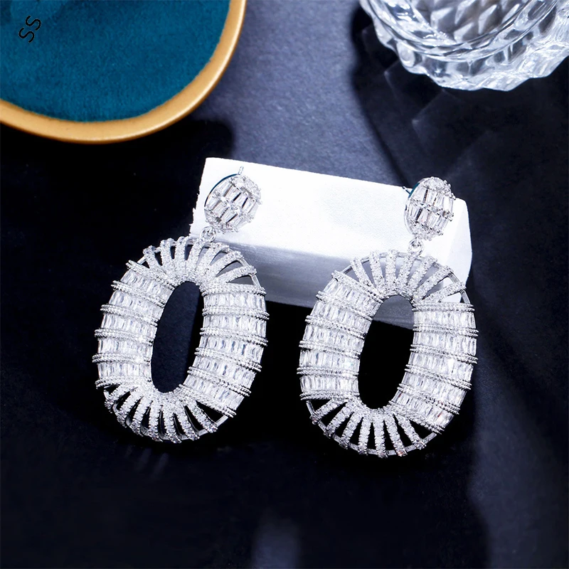 French Style Hollow Female Silver Earrings Oval Geometric Zircon Ladies Fashion Atmosphere Ear-pendant Dresses Accessories
French Style Hollow Female Silver Earrings Oval Geometric Zircon Ladies Fashion Atmosphere Ear-pendant Dresses Accessories