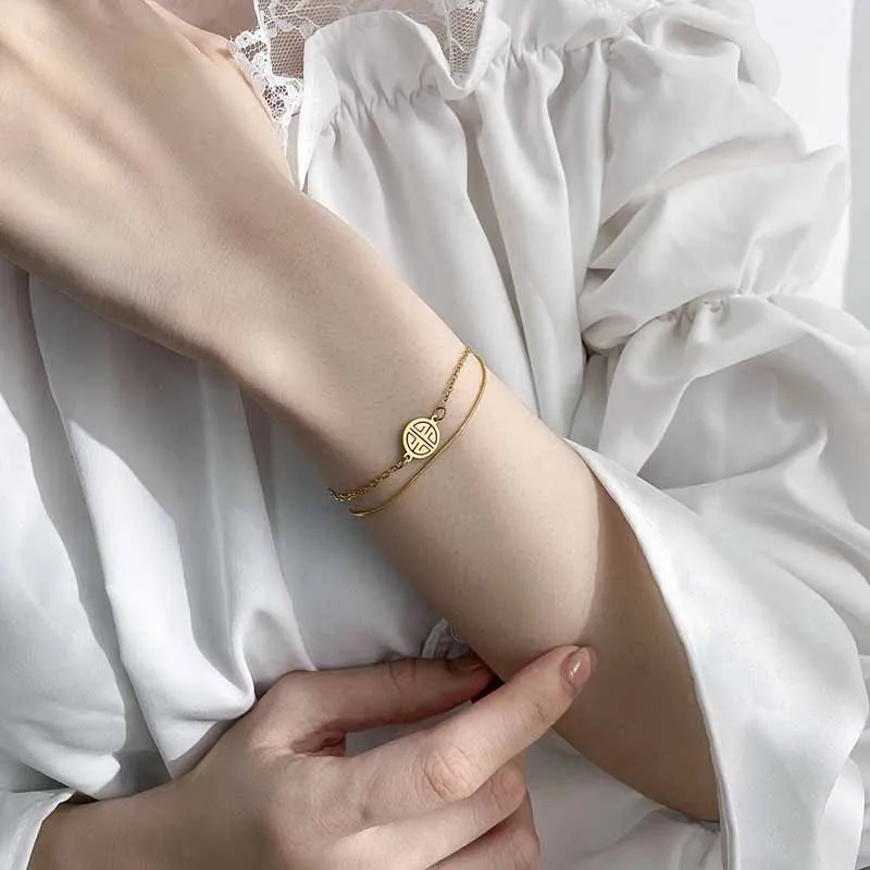 Chinese Style Simple Fu Word Double-layer Titanium Steel Bracelet Round Back Word Retro Personalized Luxury Jewelry
Chinese Style Simple Fu Word Double-layer Titanium Steel Bracelet Round Back Word Retro Personalized Luxury Jewelry