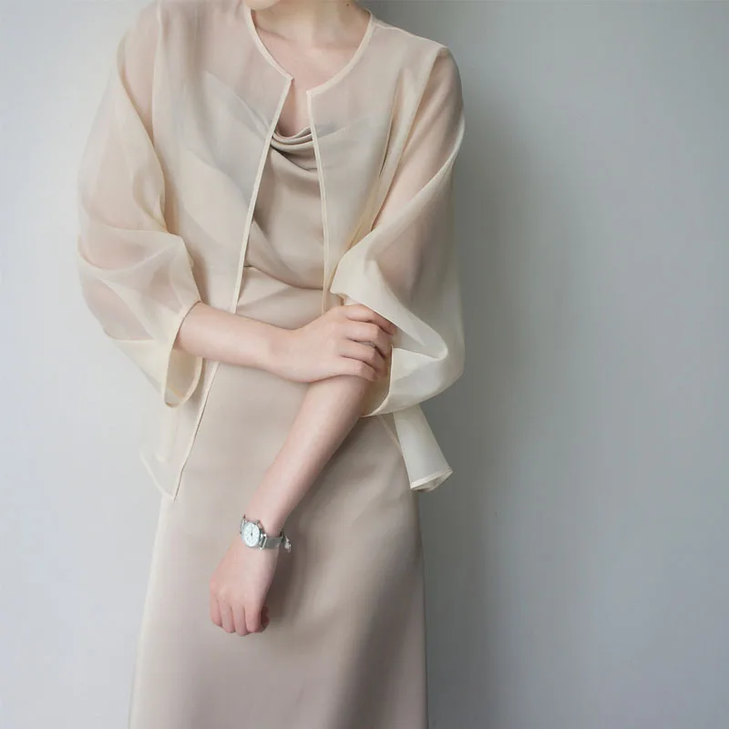 Women Long Sleeved Coat Lady Sunscreen Shirts Femal Casual Outerwear Thin Transparent Blouses 2023 Summer White Clothing
Women Long Sleeved Coat Lady Sunscreen Shirts Femal Casual Outerwear Thin Transparent Blouses 2023 Summer White Clothing