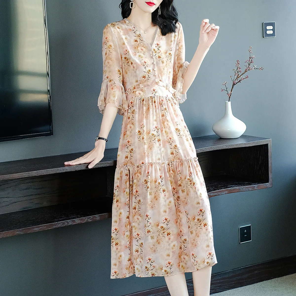 2022 Spring And Summer New Broken Flower Silk Ruffle Sleeve Dress Seaside Resort Mulberry Silk Large Swing Skirt 46509
2022 Spring And Summer New Broken Flower Silk Ruffle Sleeve Dress Seaside Resort Mulberry Silk Large Swing Skirt 46509