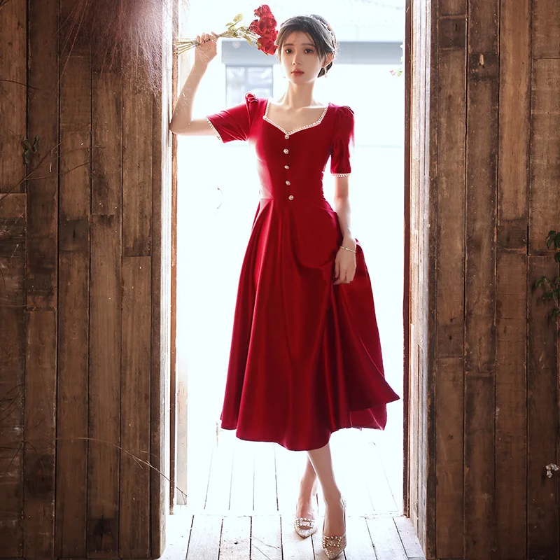 Bride's dress engagement Wine Red Wedding SATIN small dress medium long back door dress
Bride's dress engagement Wine Red Wedding SATIN small dress medium long back door dress