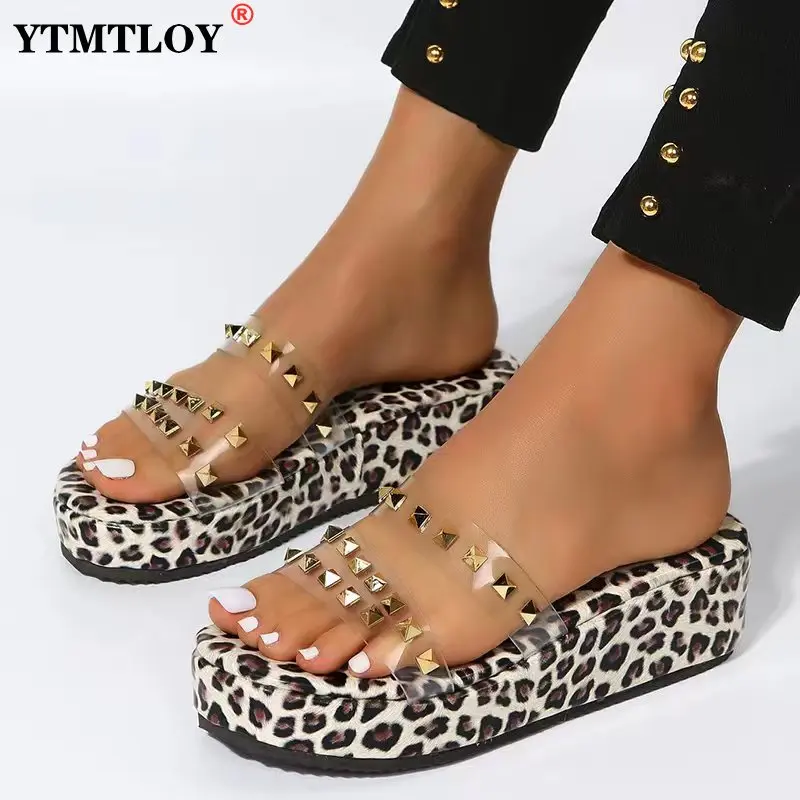 Летние новые женские тапочки, толстые, рифленые, женские прозрачные тапочки, женская обувь, 43 тапочки, женские прозрачные
Летние новые женские тапочки, толстые, рифленые, женские прозрачные тапочки, женская обувь, 43 тапочки, женские прозрачные