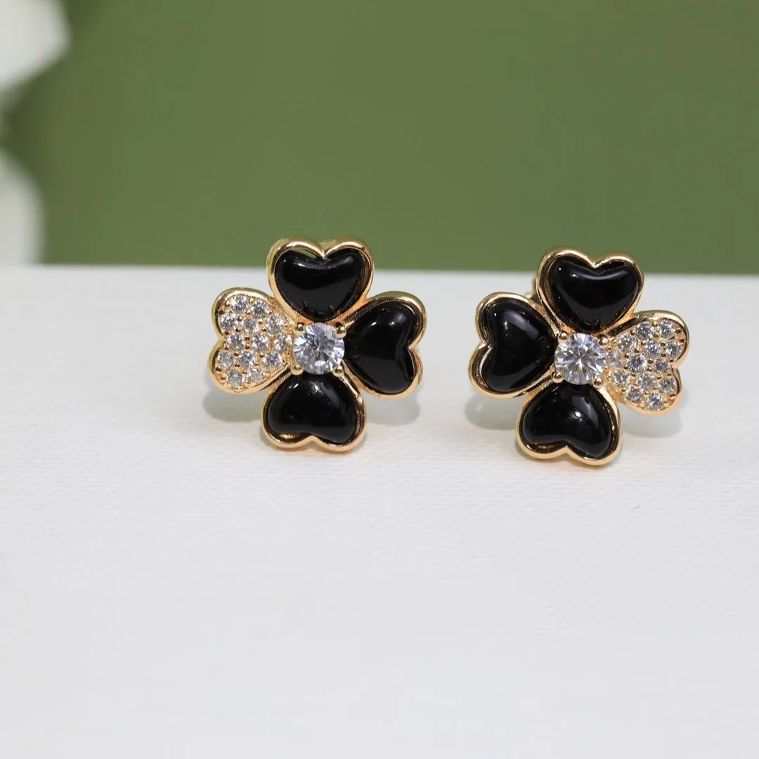 

2022 Clover Earrings Lucky Grass S925 Sterling Silver Inlaid With Black Agate Beautiful And Generous For PartiesEar Studs