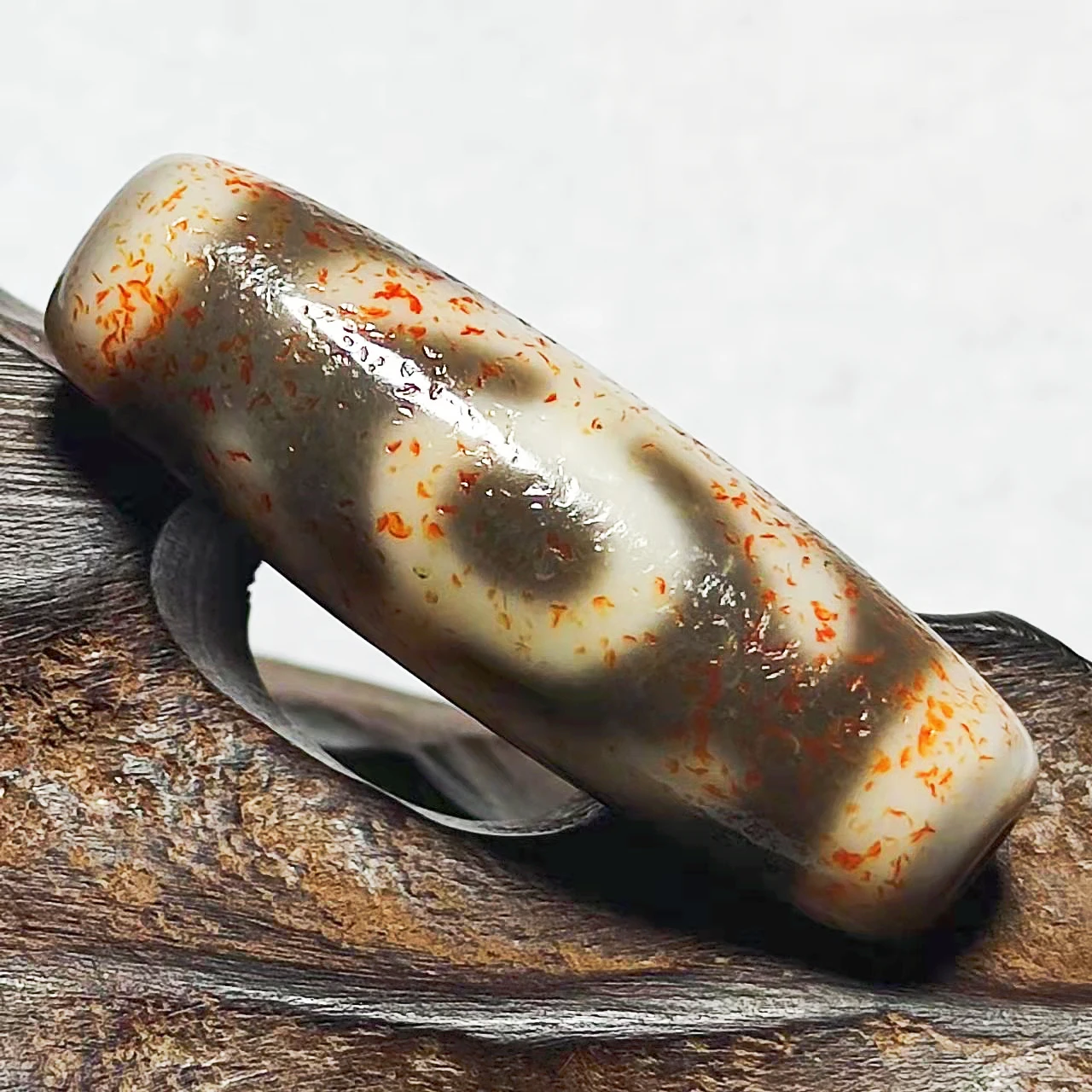 Natural Old Agate Beads Ji Dark Grey/White Big Men Totem Tibetan Agate DZI Beads for Men&Women Amulet Bracelet Necklace Making
Natural Old Agate Beads Ji Dark Grey/White Big Men Totem Tibetan Agate DZI Beads for Men&Women Amulet Bracelet Necklace Making