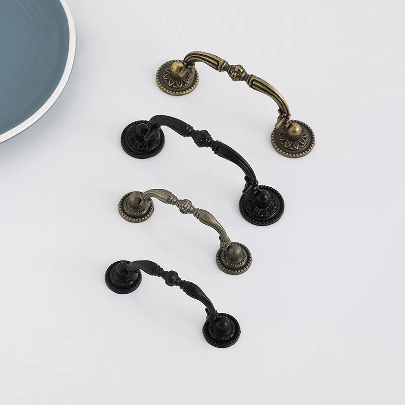 Antique Handle Bronze Cupboard Furniture Cabinet Handles Door Wardrobe Dresser Knob Striped Carved Drawer Kitchen Pull Hardware
Antique Handle Bronze Cupboard Furniture Cabinet Handles Door Wardrobe Dresser Knob Striped Carved Drawer Kitchen Pull Hardware