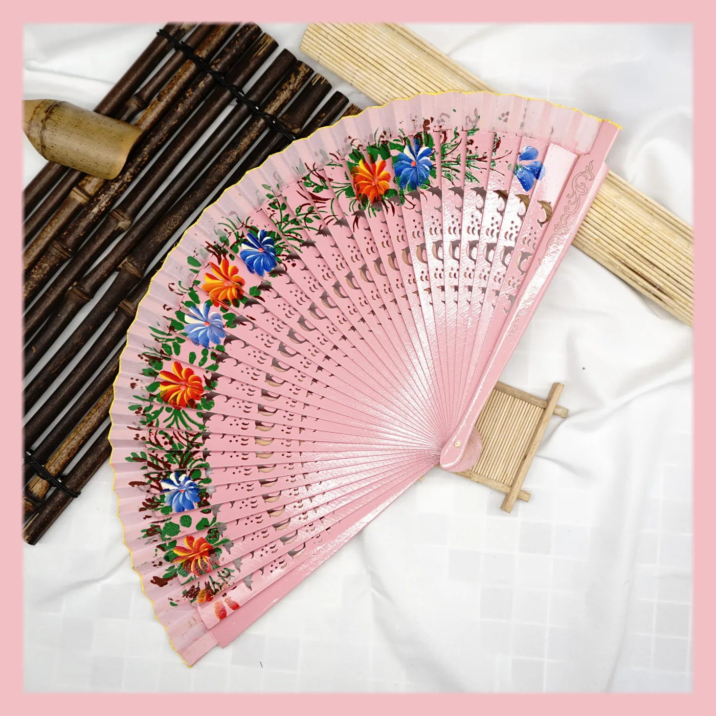 Bamboo Fold Hand Fans Wedding Classical Hand Held Folding Fan European Style Spanish Wooden Hand-painted Fans Decorative
Bamboo Fold Hand Fans Wedding Classical Hand Held Folding Fan European Style Spanish Wooden Hand-painted Fans Decorative