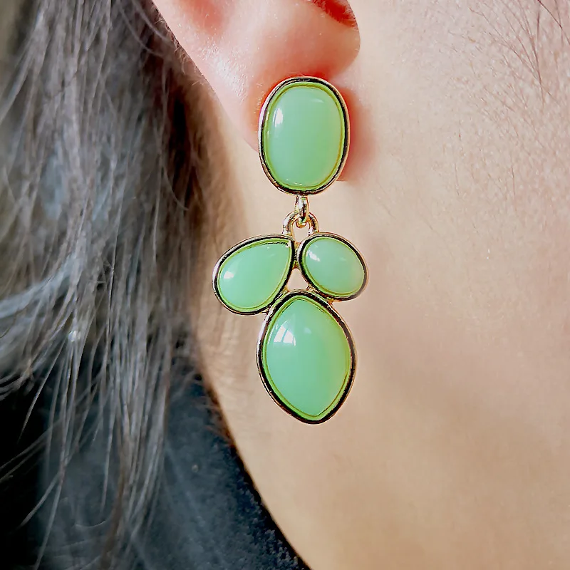 Personalized Fashion Light Green Inlaid Chalcedony Earrings, Retro Gothic Gorgeous Bohemian Temperament Female Earrings
Personalized Fashion Light Green Inlaid Chalcedony Earrings, Retro Gothic Gorgeous Bohemian Temperament Female Earrings