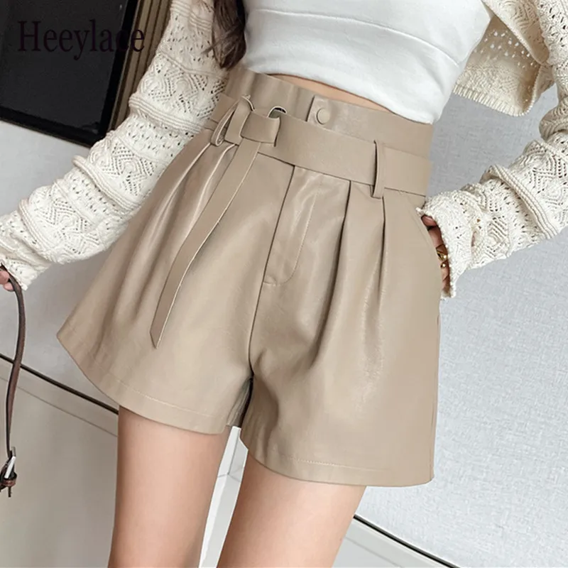 Herfst Winter Vrouwen Faux Pu Lederen Broek Met Belted 2022 Nieuwe Hoge Taille Dames Elegante Korte Broek Zak Vrouwelijke
Herfst Winter Vrouwen Faux Pu Lederen Broek Met Belted 2022 Nieuwe Hoge Taille Dames Elegante Korte Broek Zak Vrouwelijke