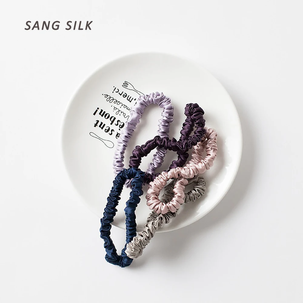 100% Pure Mulberry Silk Scrunchie Women Silk Elastic Handmade Hair Band Ponytail Holder Hair Tie Headband Solid Color Accessorie 
100% Pure Mulberry Silk Scrunchie Women Silk Elastic Handmade Hair Band Ponytail Holder Hair Tie Headband Solid Color Accessorie