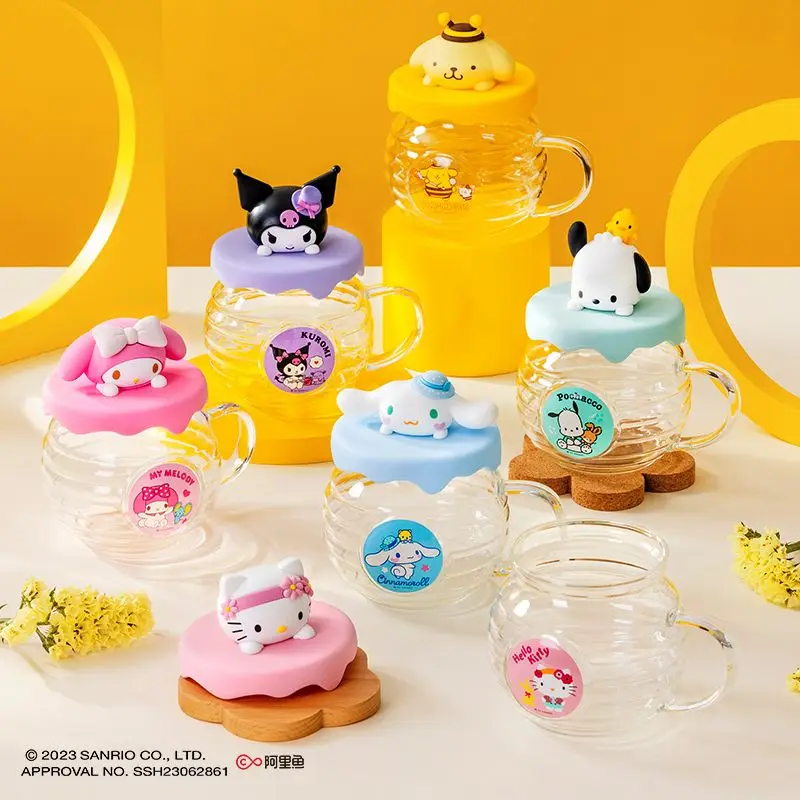 420Ml Kawaii Sanrio Hello Kitty Kuromi My Melody Honey Pot Glass Anime Figure Student Juice Heat Resistant Milk Cup Girl Gift
420Ml Kawaii Sanrio Hello Kitty Kuromi My Melody Honey Pot Glass Anime Figure Student Juice Heat Resistant Milk Cup Girl Gift